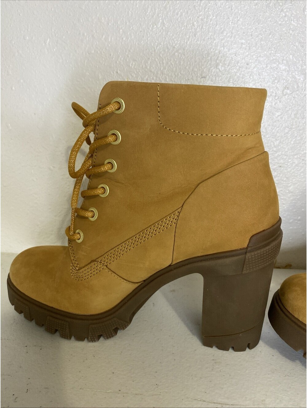 Timberland Women's Tan Suede Boots Size 7 Used 1x - Picture 4 of 12